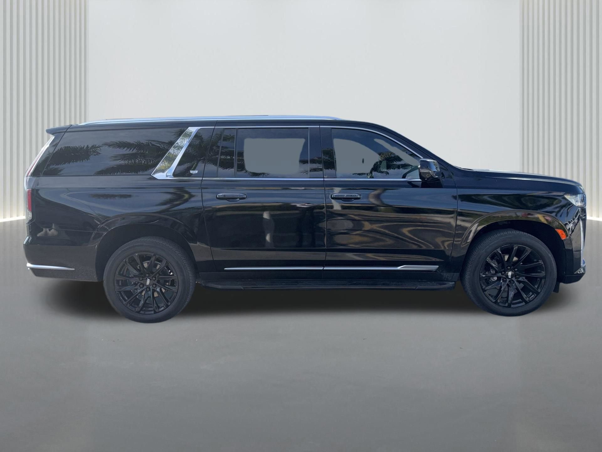 Used 2022 Cadillac Escalade ESV Luxury RWD image 3