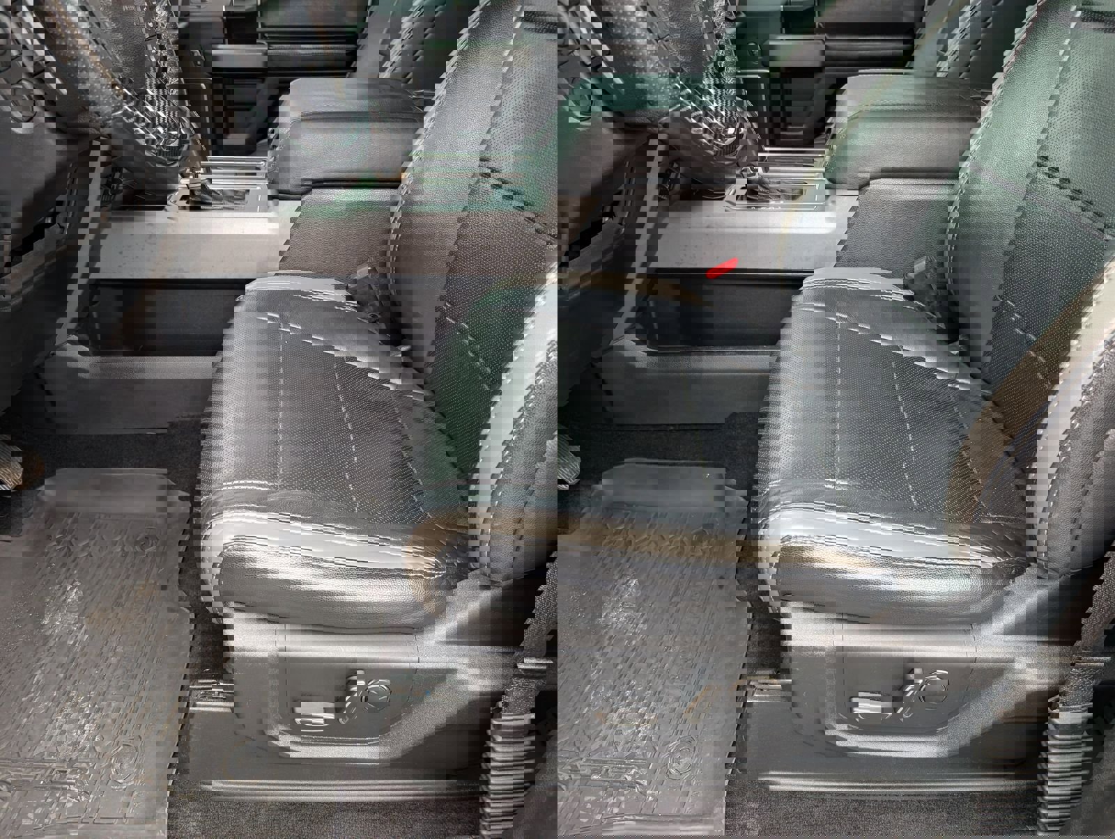 Used 2017 Ford F150 Raptor w/ Equipment Group 802A Luxury image 14