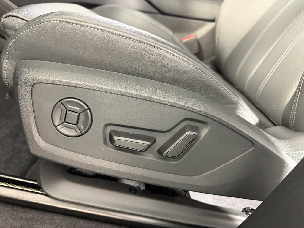 Used 2025 Audi Q6 e-tron Premium Plus w/ Premium Plus AWD/4WD image 26