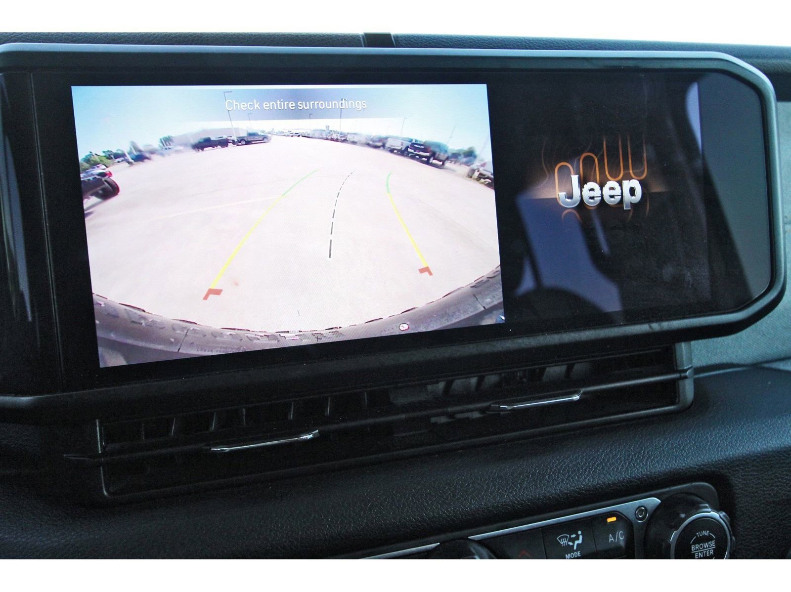 Used 2024 Jeep Wrangler Unlimited image 24