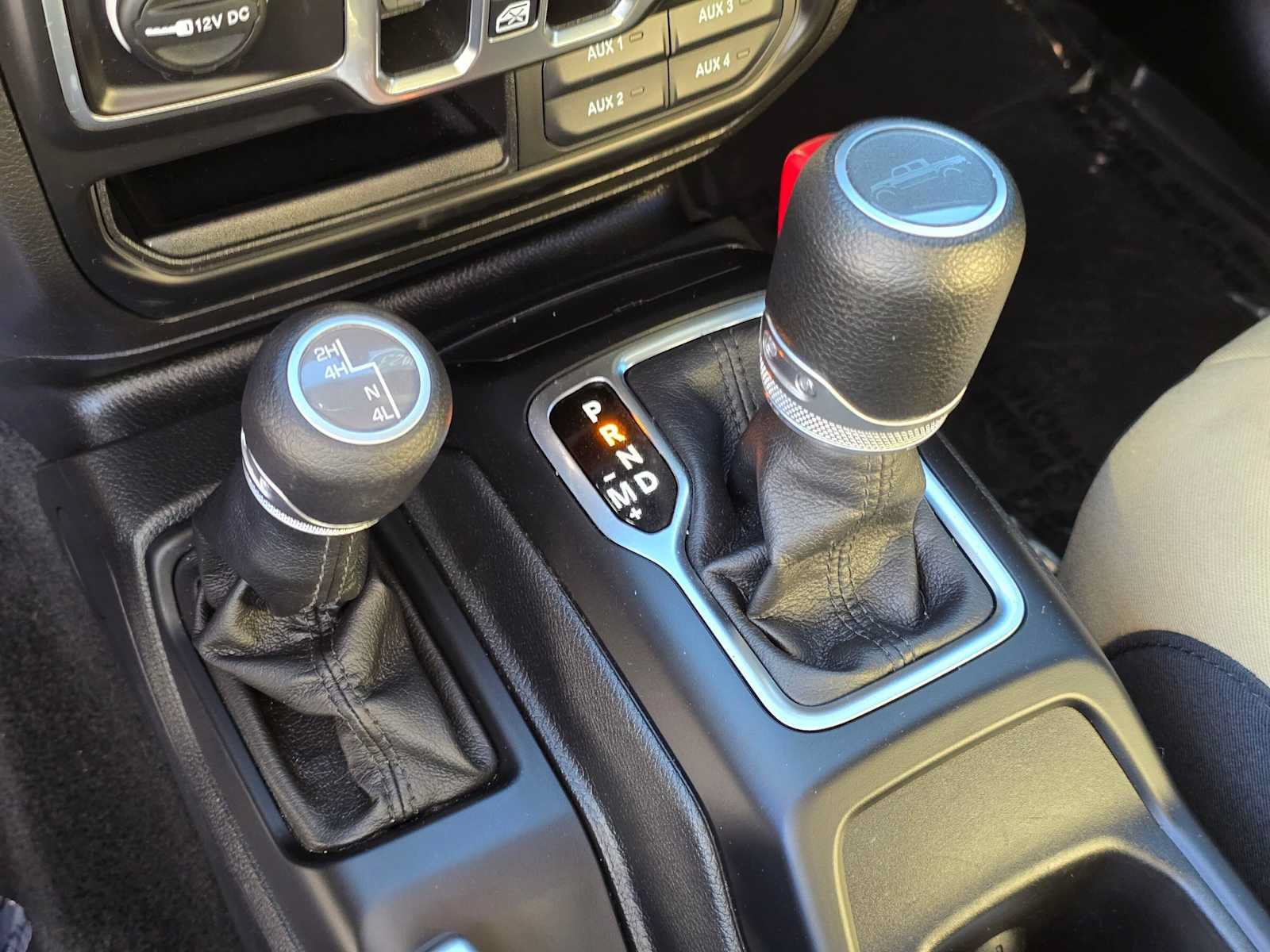 Used 2023 Jeep Gladiator Sport AWD/4WD image 36