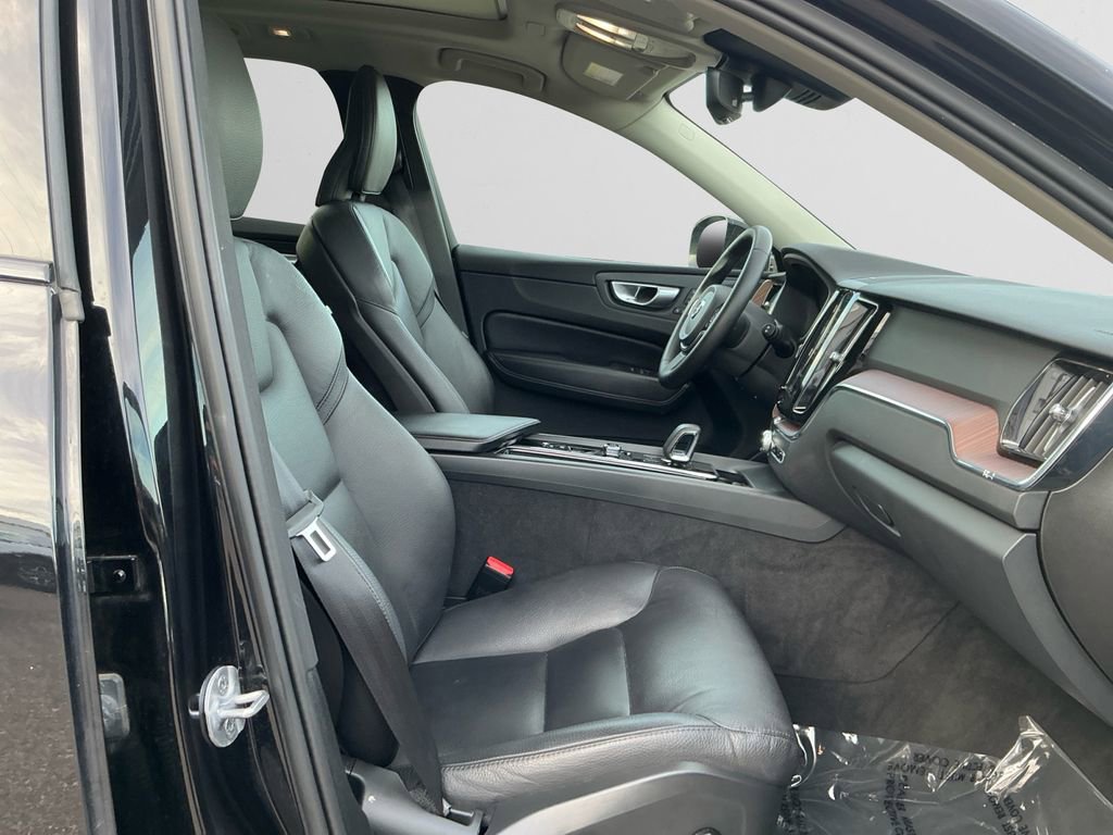 Used 2024 Volvo XC60 B5 Plus image 15