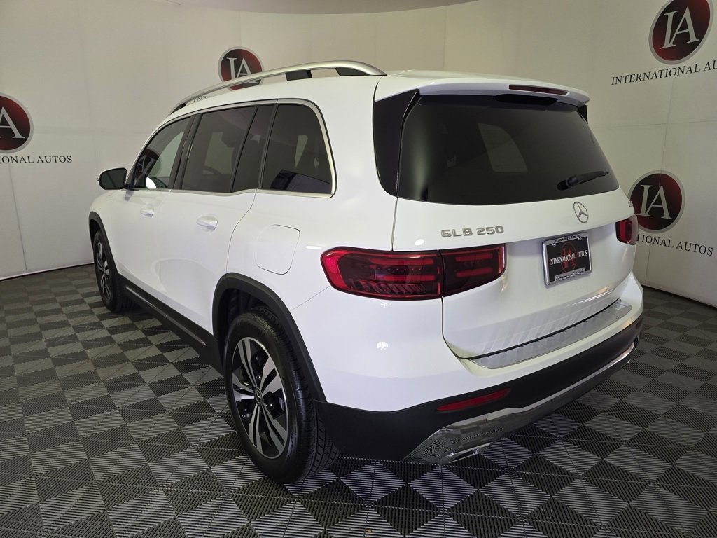 Used 2025 Mercedes-Benz GLB 250 4MATIC image 7
