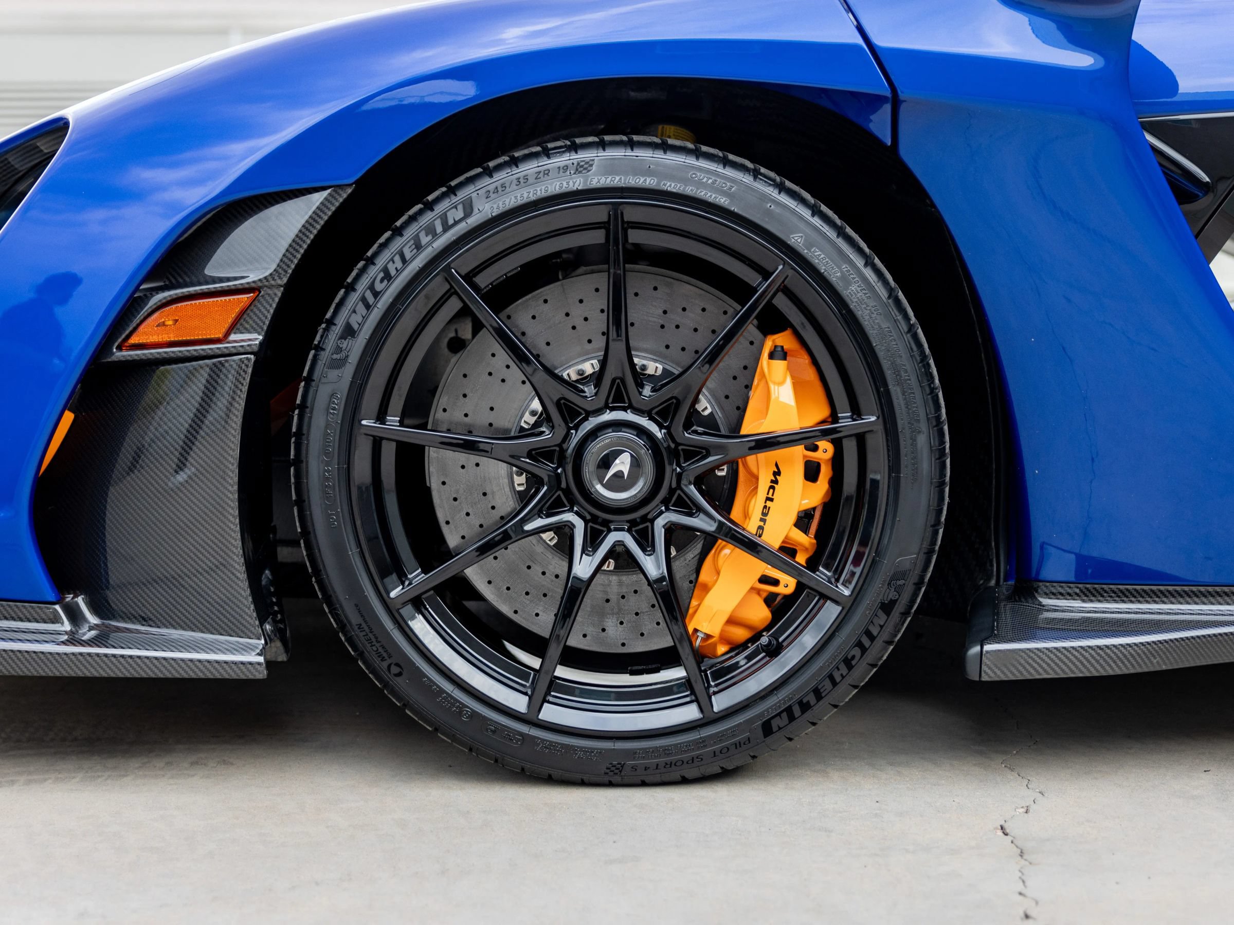 Used 2019 McLaren Senna RWD image 29