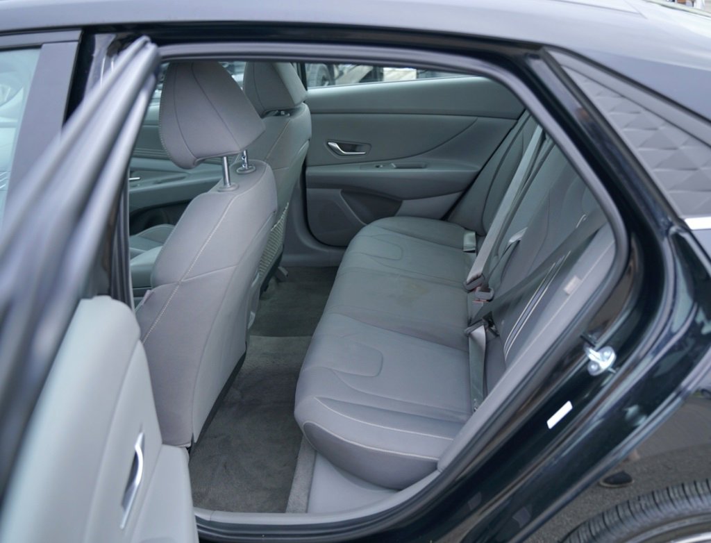 Used 2025 Hyundai Elantra SEL image 25