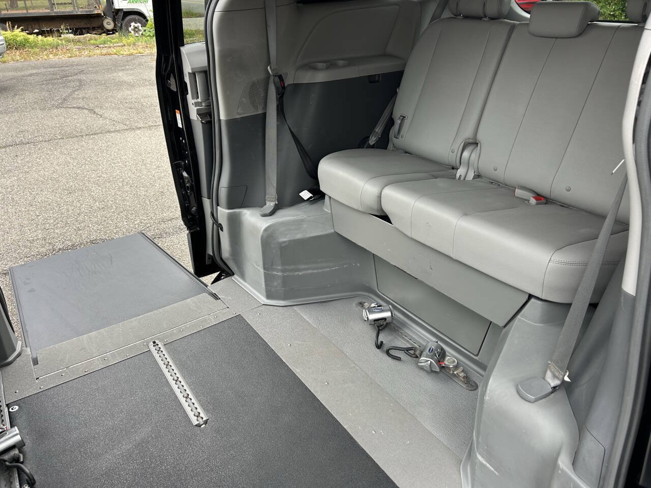 Used 2017 Toyota Sienna XLE FWD image 26