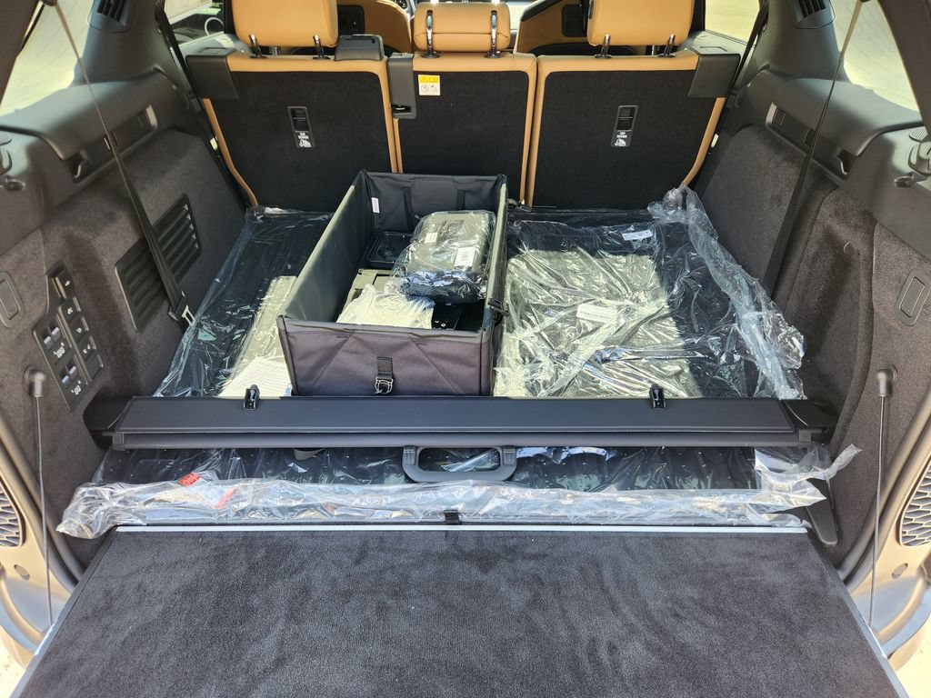 New 2026 Land Rover Discovery Limited Edition AWD/4WD image 14