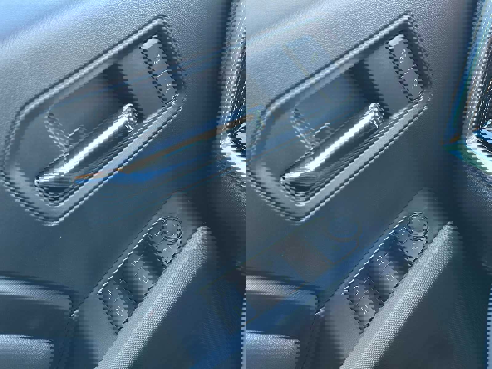 New 2026 GMC Canyon Elevation w/ Convenience Package image 32