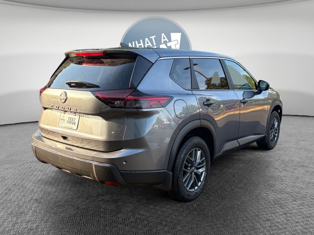 Used 2025 Nissan Rogue S image 3