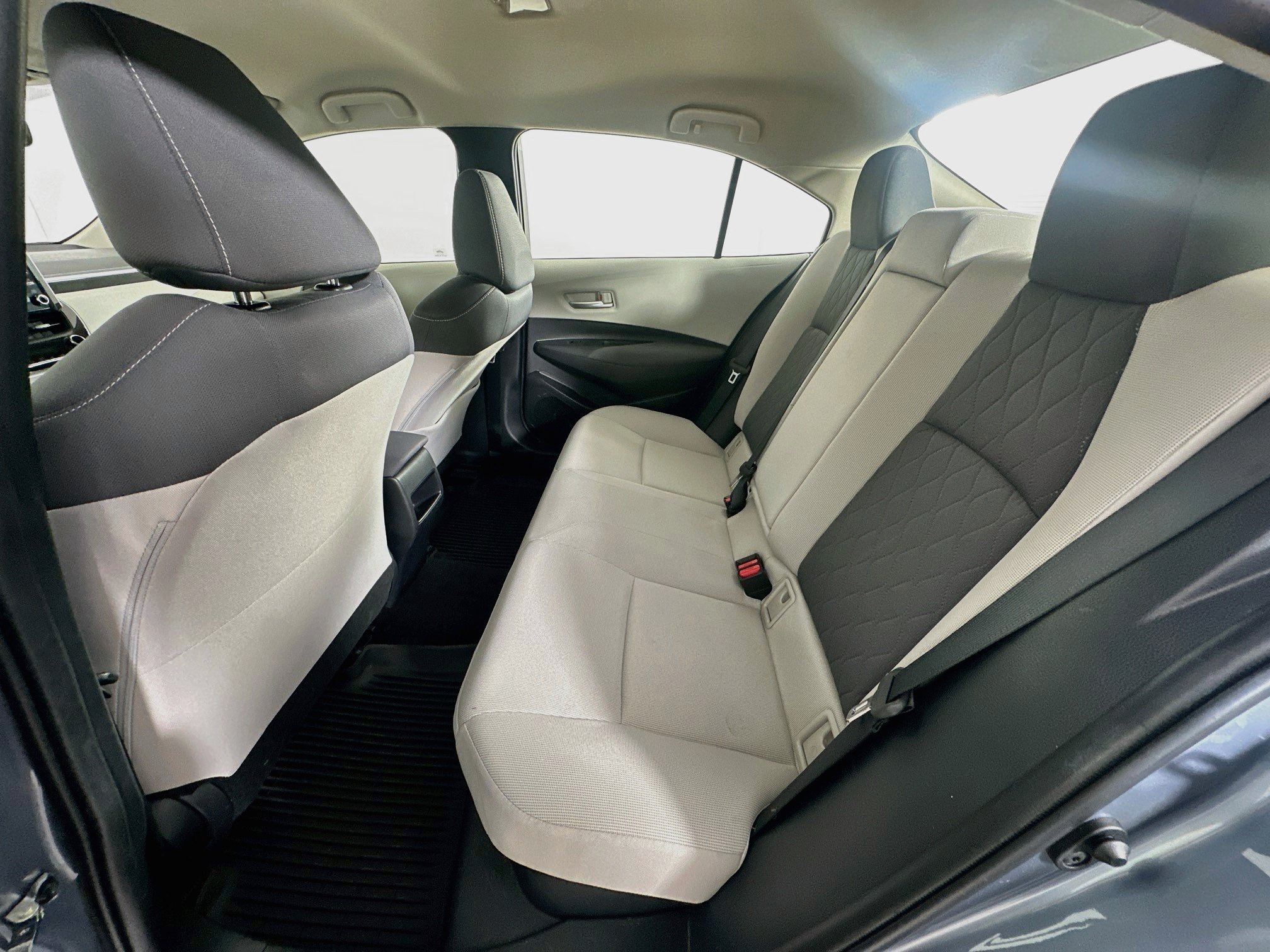 Used 2020 Toyota Corolla LE FWD image 26