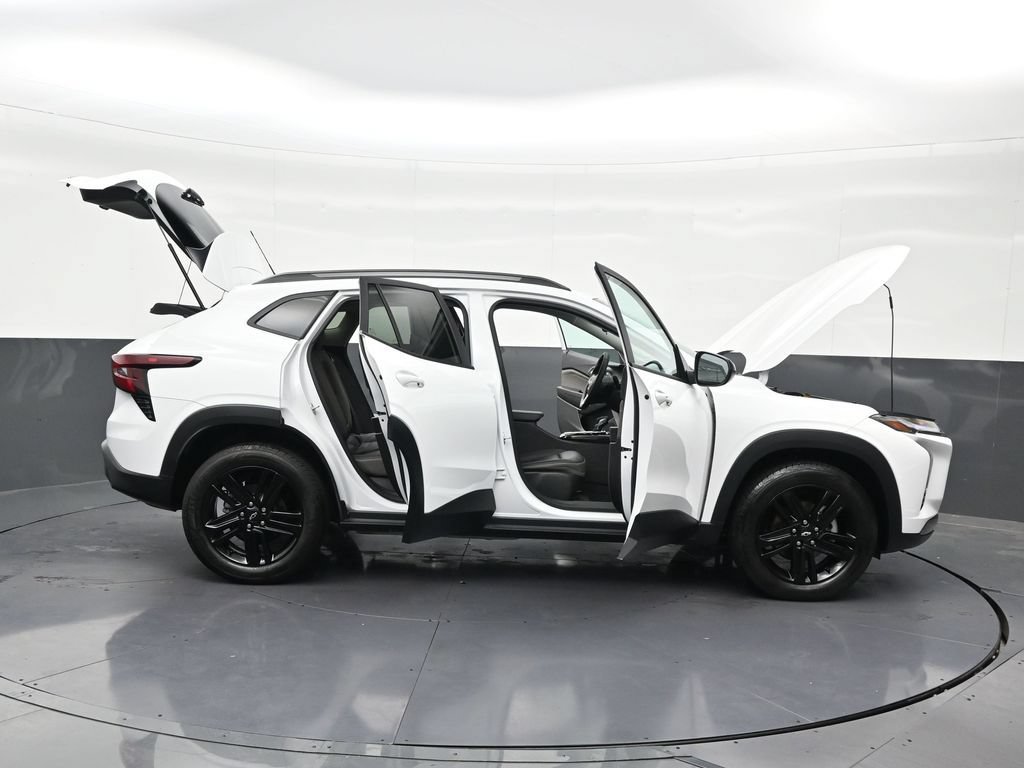 Used 2025 Chevrolet Trax ACTIV FWD image 32