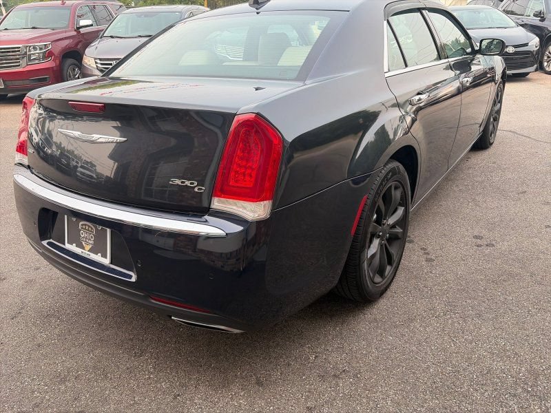 Used 2017 Chrysler 300 C w/ Safetytec Plus Group AWD/4WD image 5