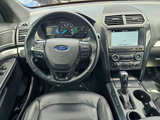 Used 2017 Ford Explorer XLT w/ Equipment Group 202A FWD image 30