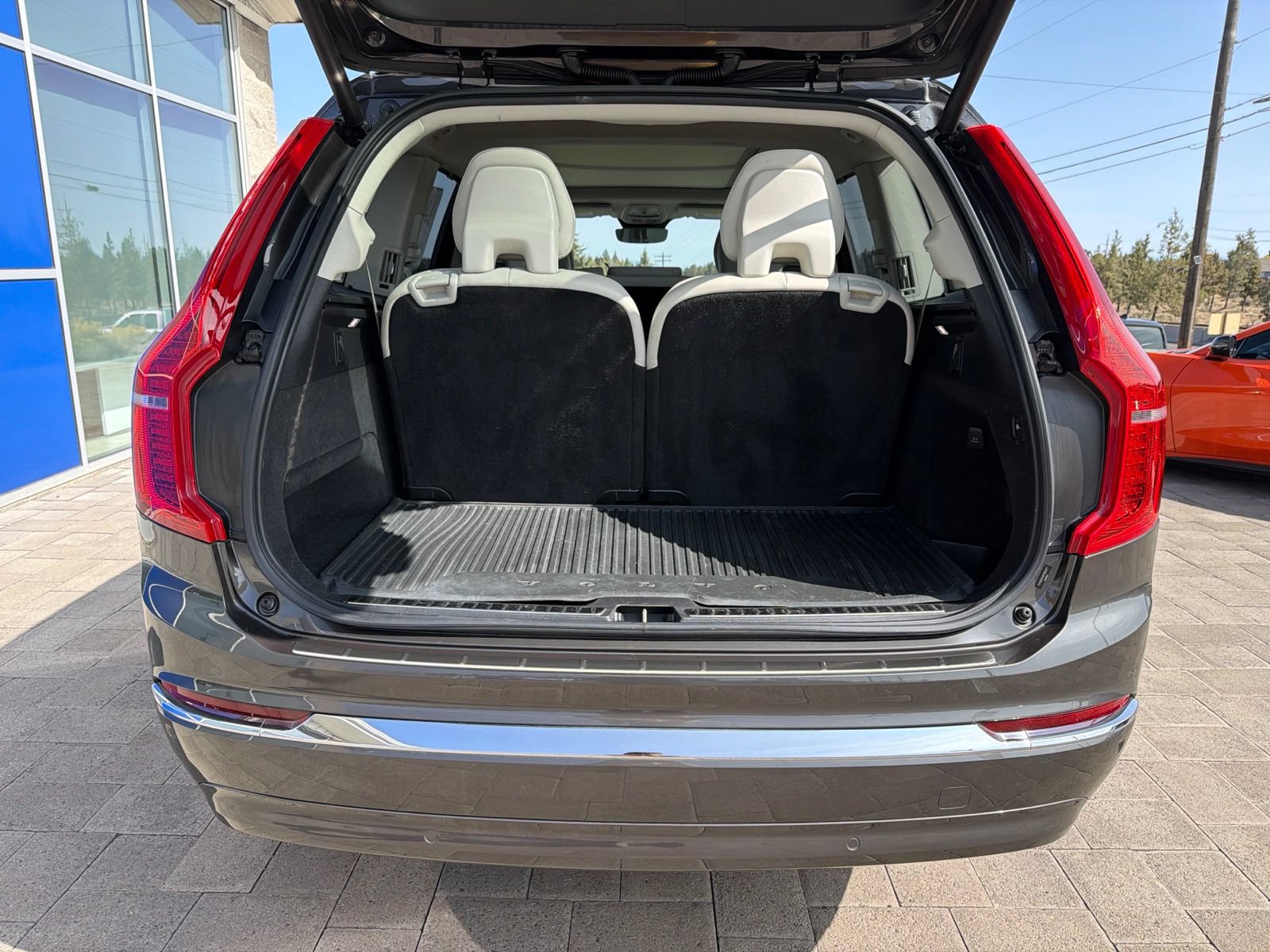 Used 2023 Volvo XC90 B6 Ultimate w/ Protection Package Premier AWD/4WD image 9