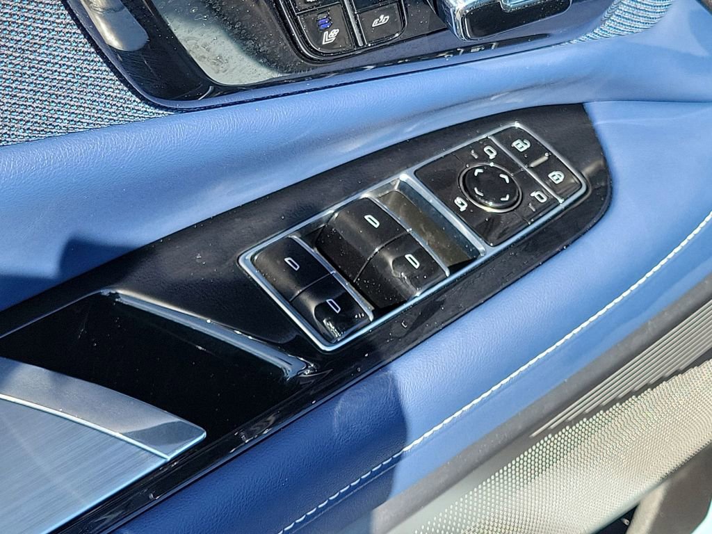 Certified 2025 Cadillac Optiq Sport 2 image 21