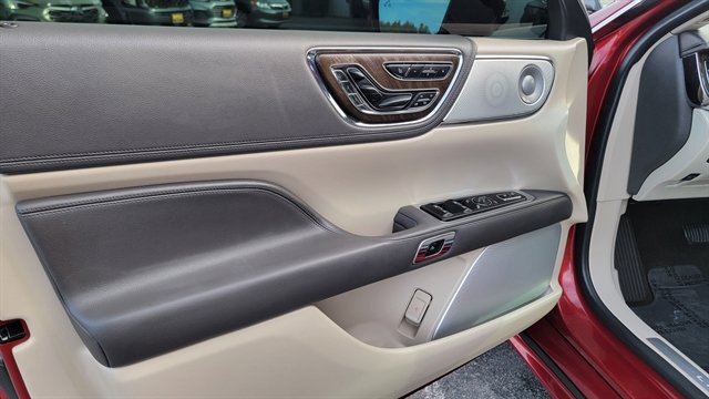 Used 2019 Lincoln Continental Reserve image 19