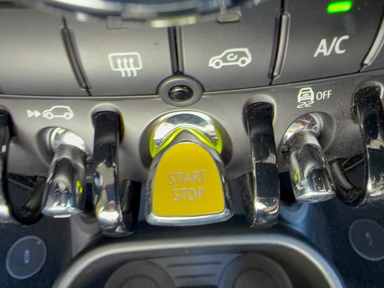 Used 2024 MINI Cooper SE FWD image 20