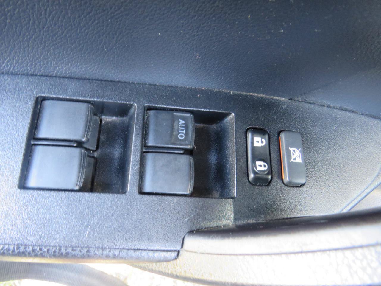 Used 2017 Toyota Corolla SE FWD image 9