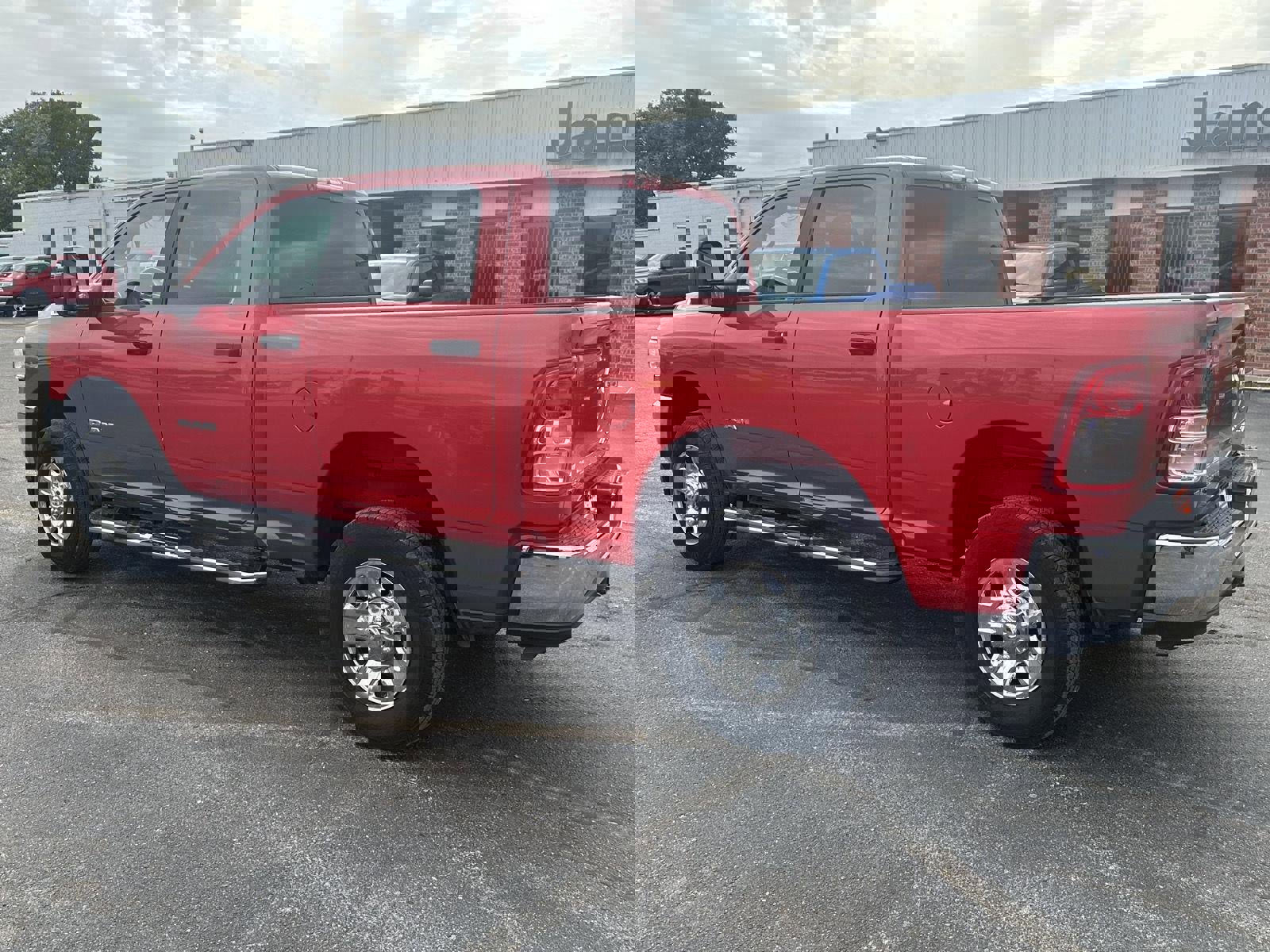 Used 2024 RAM 2500 Big Horn w/ Bed Utility Group image 2