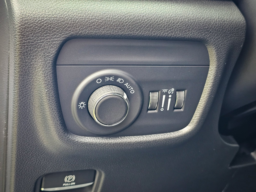 New 2026 Jeep Grand Cherokee Altitude AWD/4WD image 14