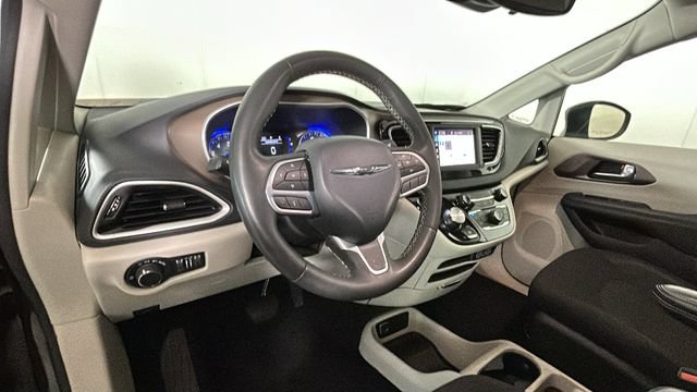Used 2023 Chrysler Voyager LX FWD image 13