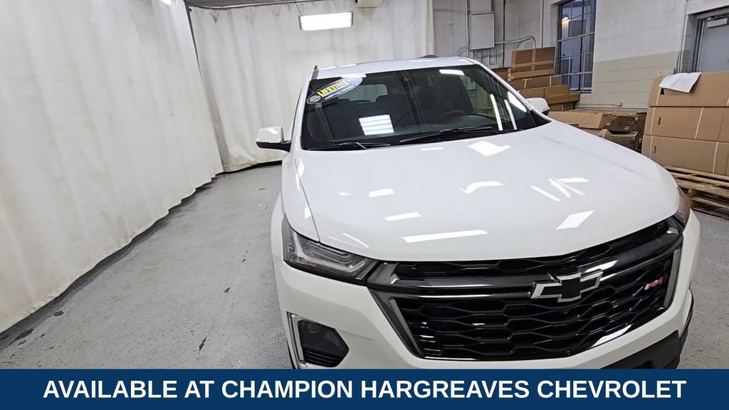 Used 2023 Chevrolet Traverse RS image 3