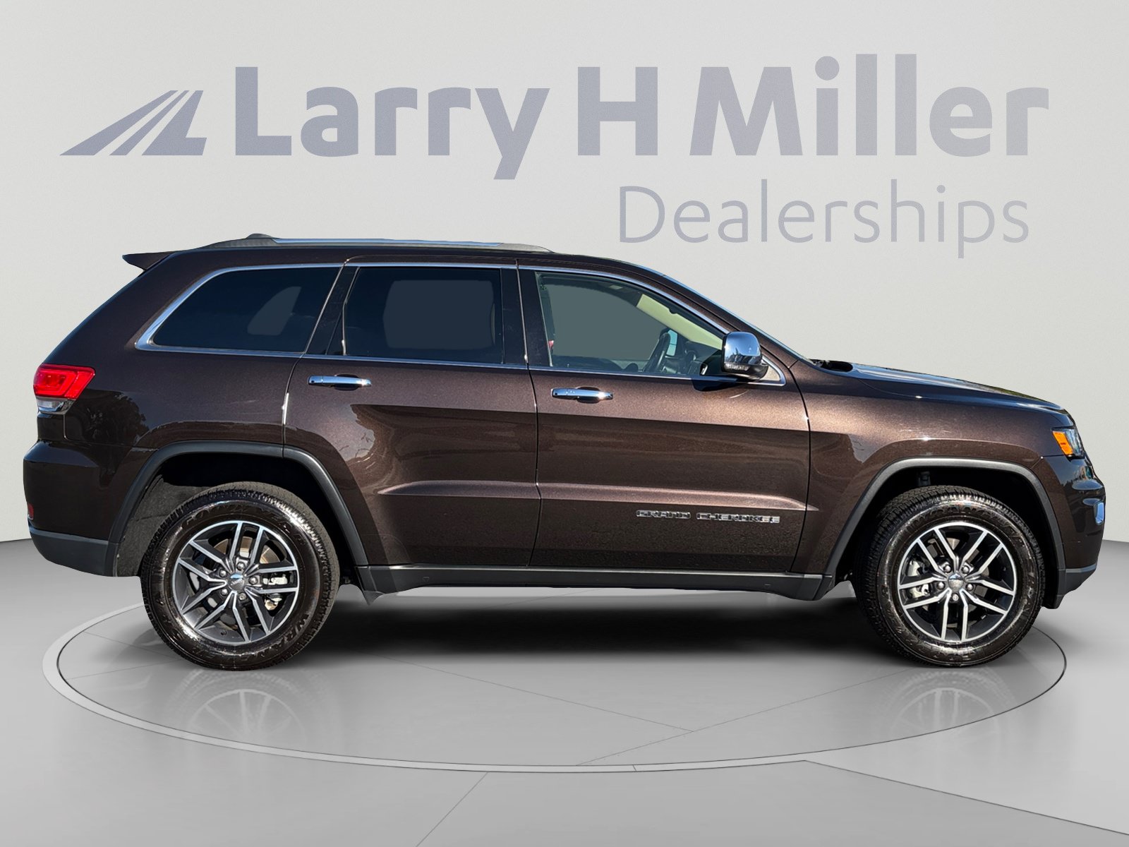 Used 2017 Jeep Grand Cherokee Limited AWD/4WD image 6
