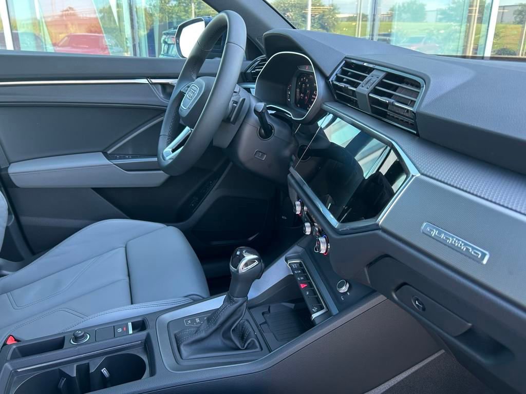 New 2025 Audi Q3 2.0T Premium image 38