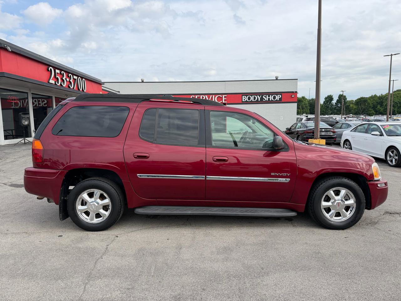 Used 2006 GMC Envoy XL SLT AWD/4WD image 2