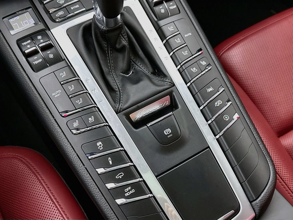 Certified 2020 Porsche Macan GTS AWD/4WD image 22