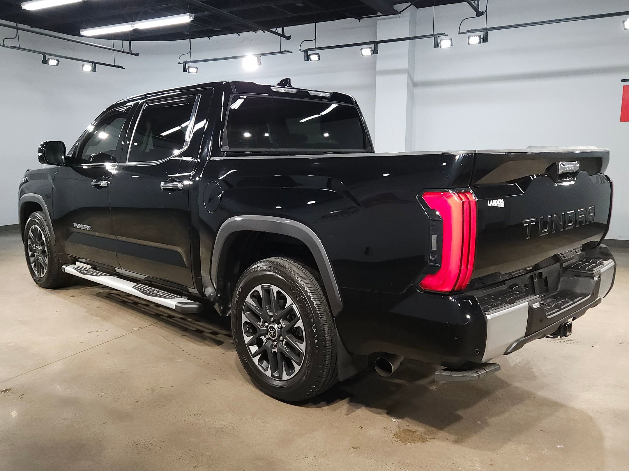 Used 2023 Toyota Tundra Limited w/ Power Package image 5