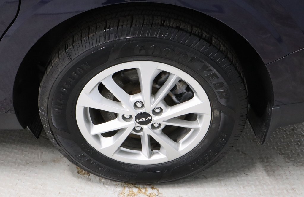 Used 2024 Kia Carnival LX image 18