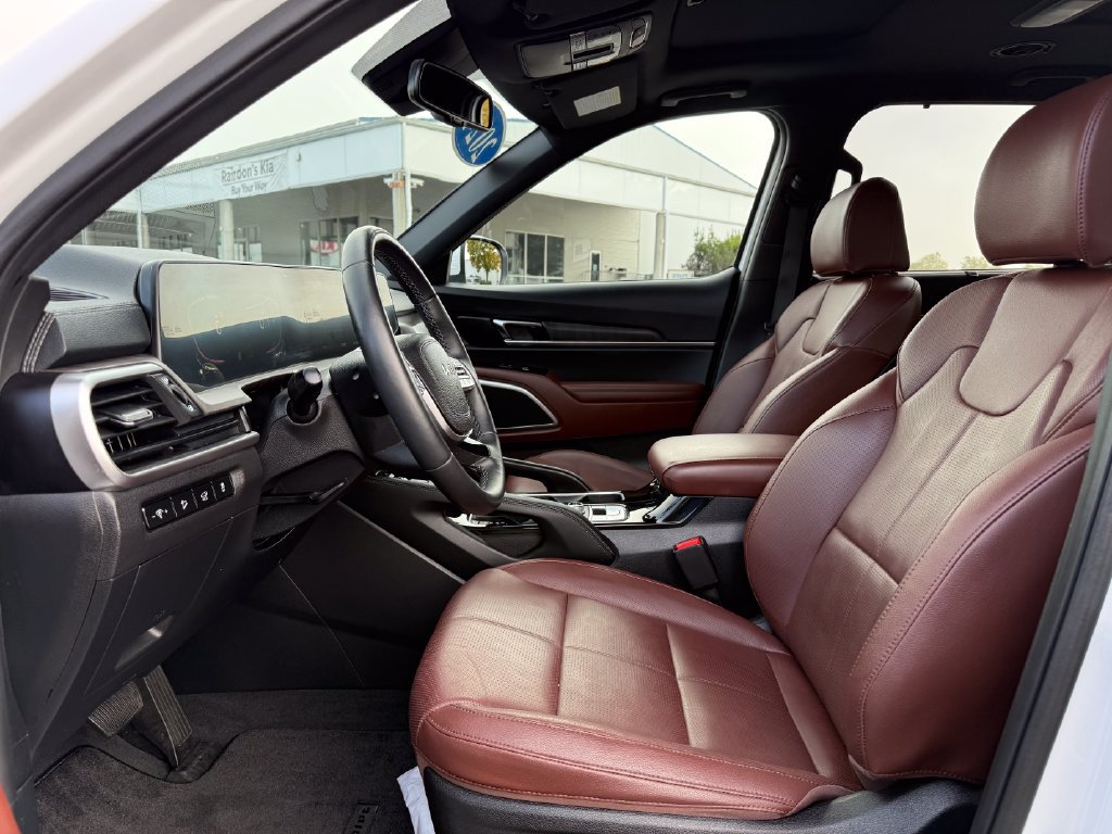 Certified 2024 Kia Telluride EX w/ EX Captain's Chair Package AWD/4WD image 17
