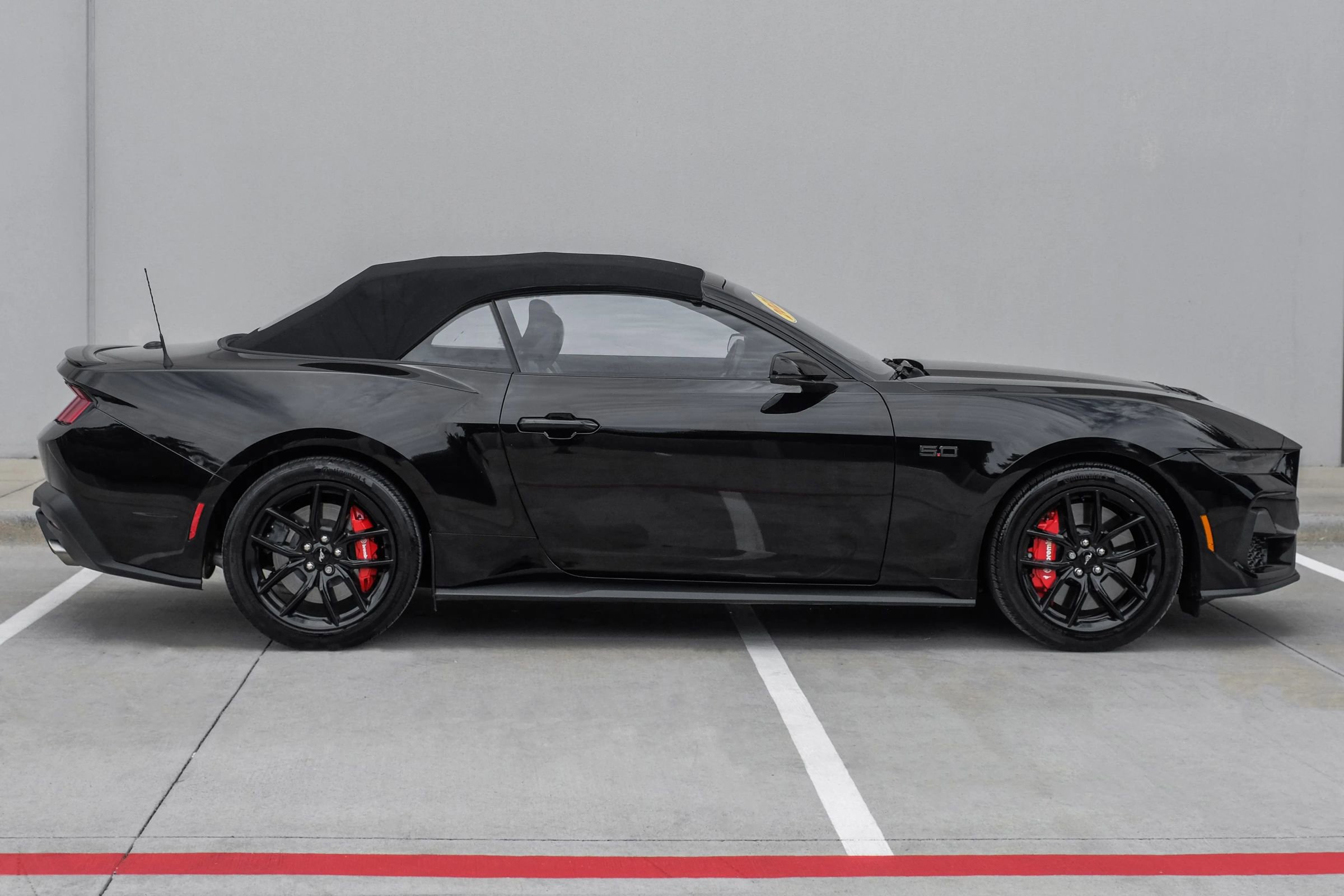 Used 2025 Ford Mustang GT Premium RWD image 3