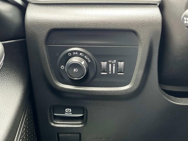 Certified 2023 Jeep Grand Cherokee Limited w/ Luxury Tech Group II image 26