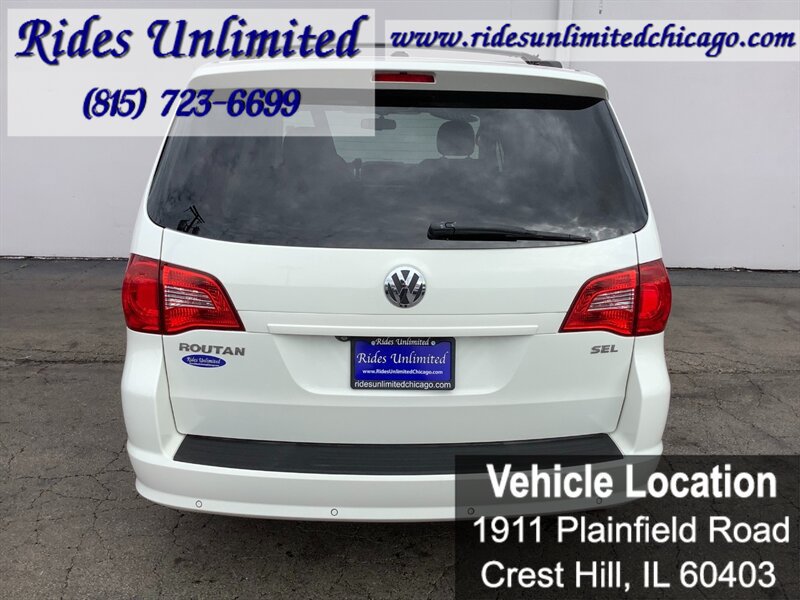 Used 2010 Volkswagen Routan SEL Premium FWD image 9