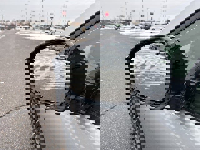 Used 2025 Toyota Prius XLE image 7