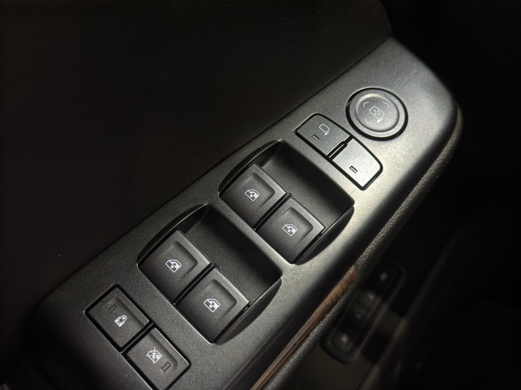 Used 2020 Chevrolet Suburban LT AWD/4WD image 31