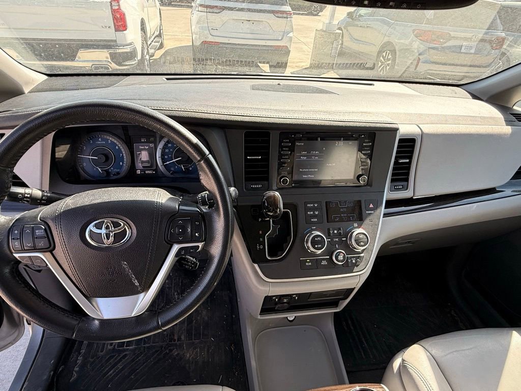Used 2020 Toyota Sienna XLE image 12