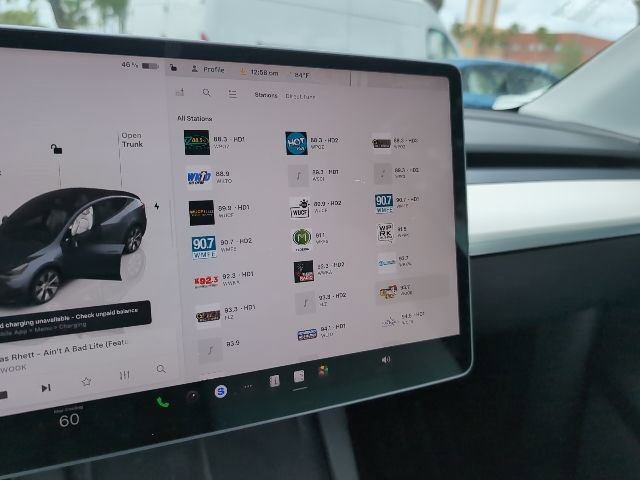 Used 2022 Tesla Model Y Long Range image 14