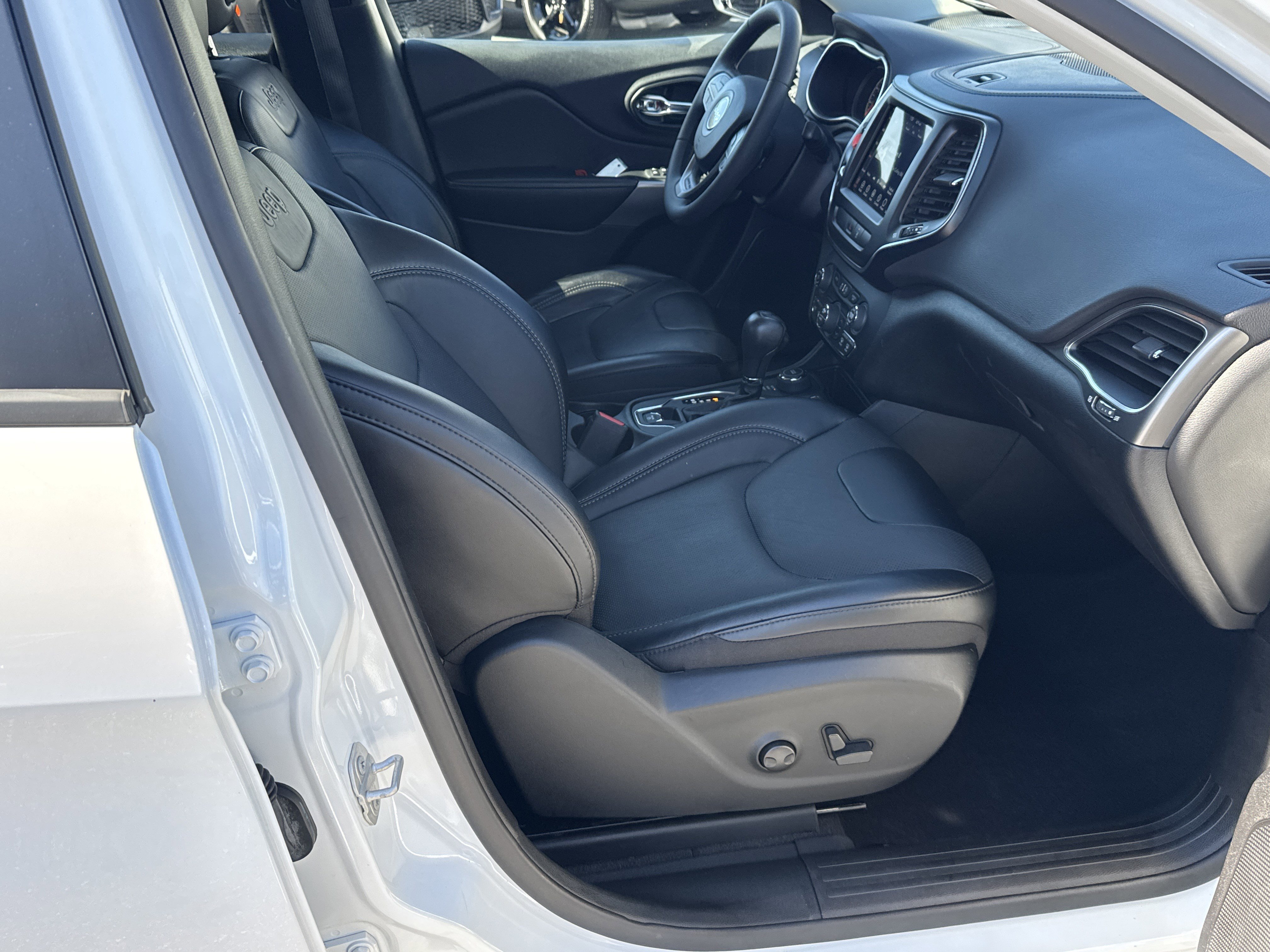 Used 2022 Jeep Cherokee Latitude Lux image 17