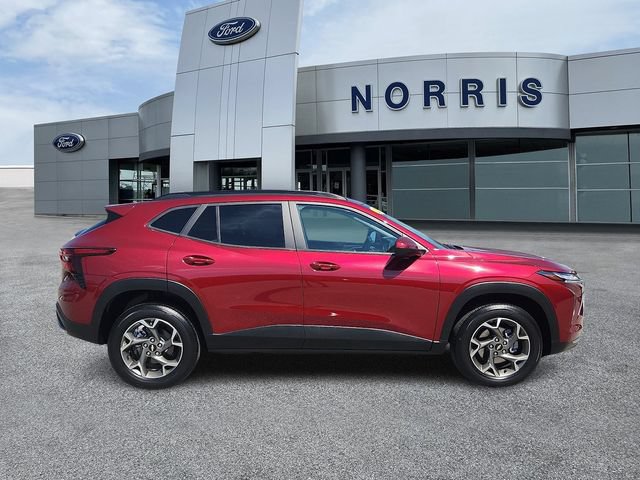 Used 2025 Chevrolet Trax LT w/ LT Convenience Package FWD image 5