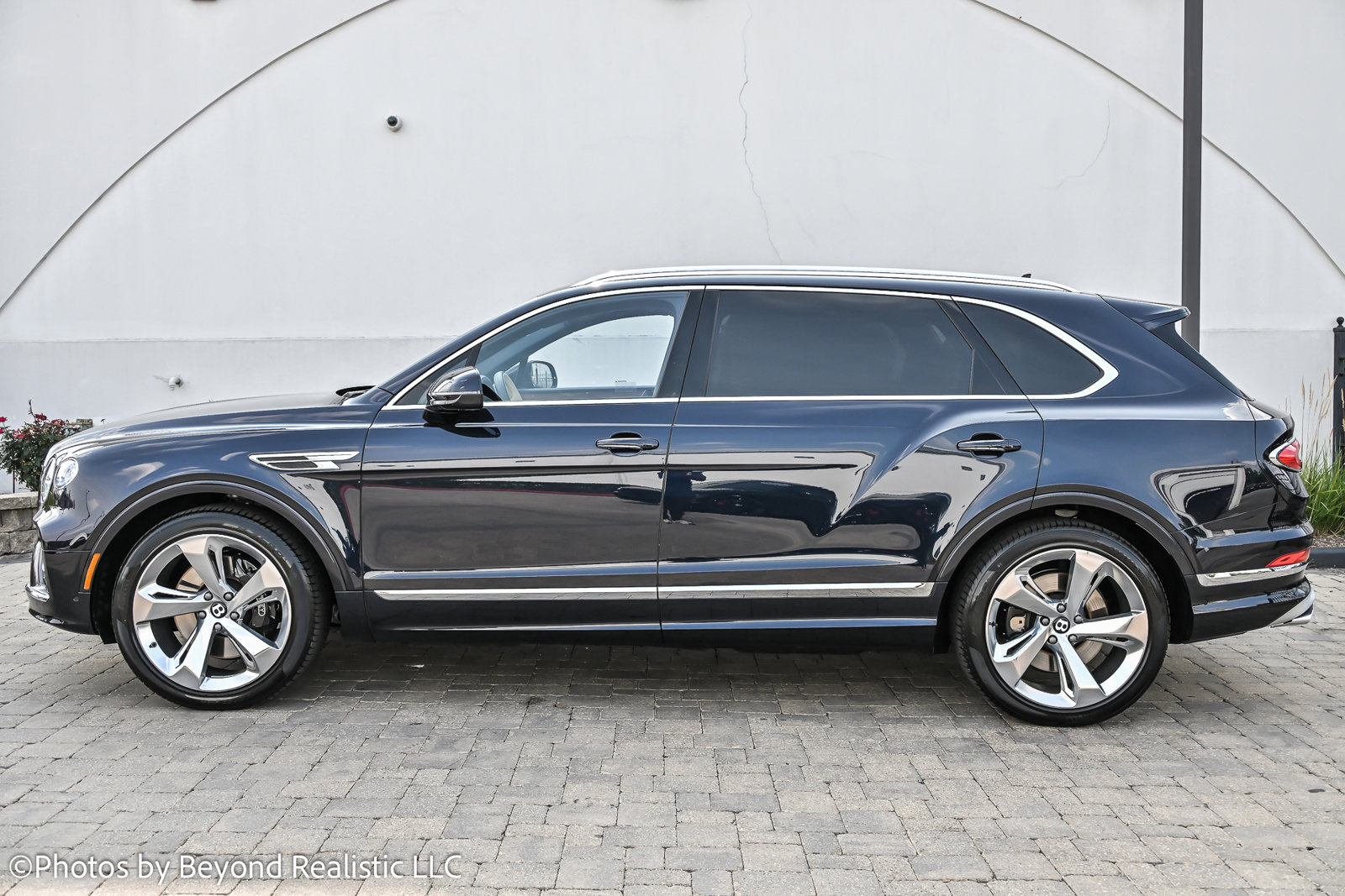 Certified 2023 Bentley Bentayga Extended Wheelbase image 9