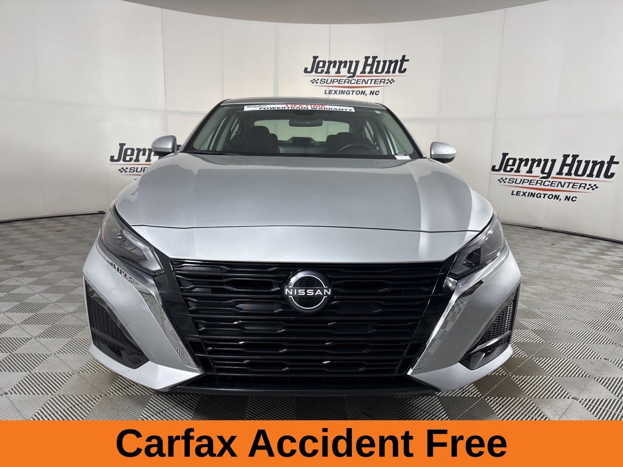 Used 2023 Nissan Altima 2.5 SV w/ SV Premium Package image 3