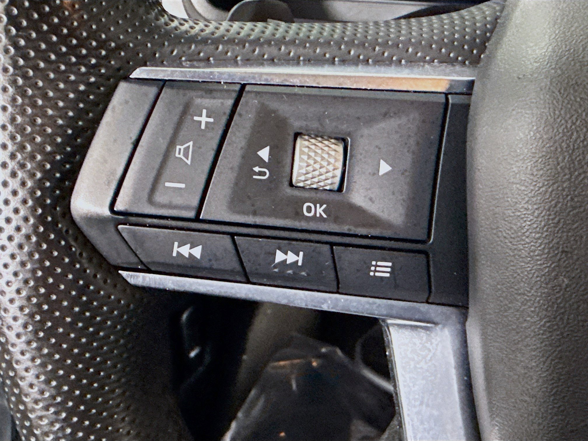 Used 2024 Mitsubishi Outlander SE Black Edition image 14