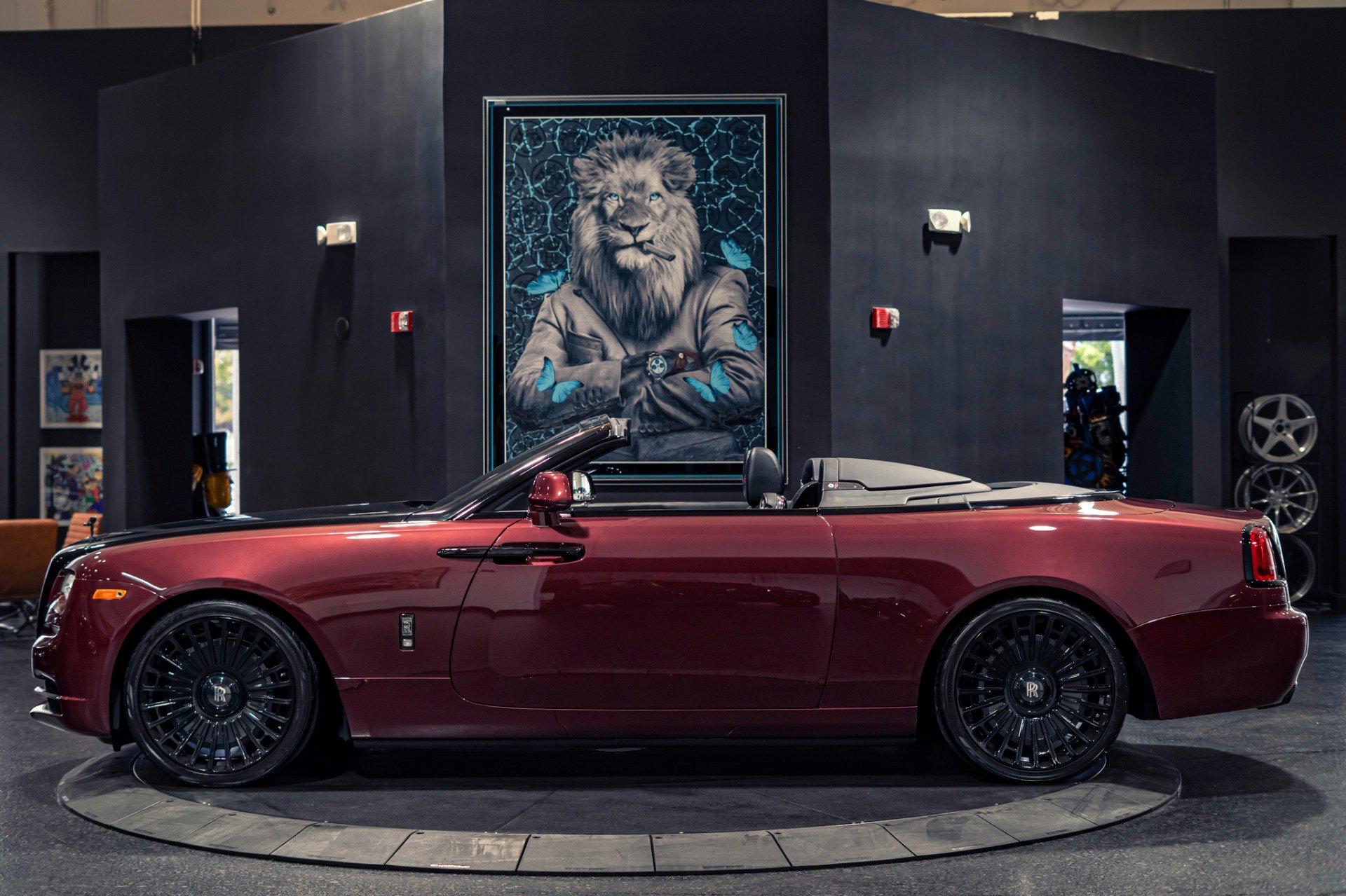 Used 2019 Rolls-Royce Dawn image 27