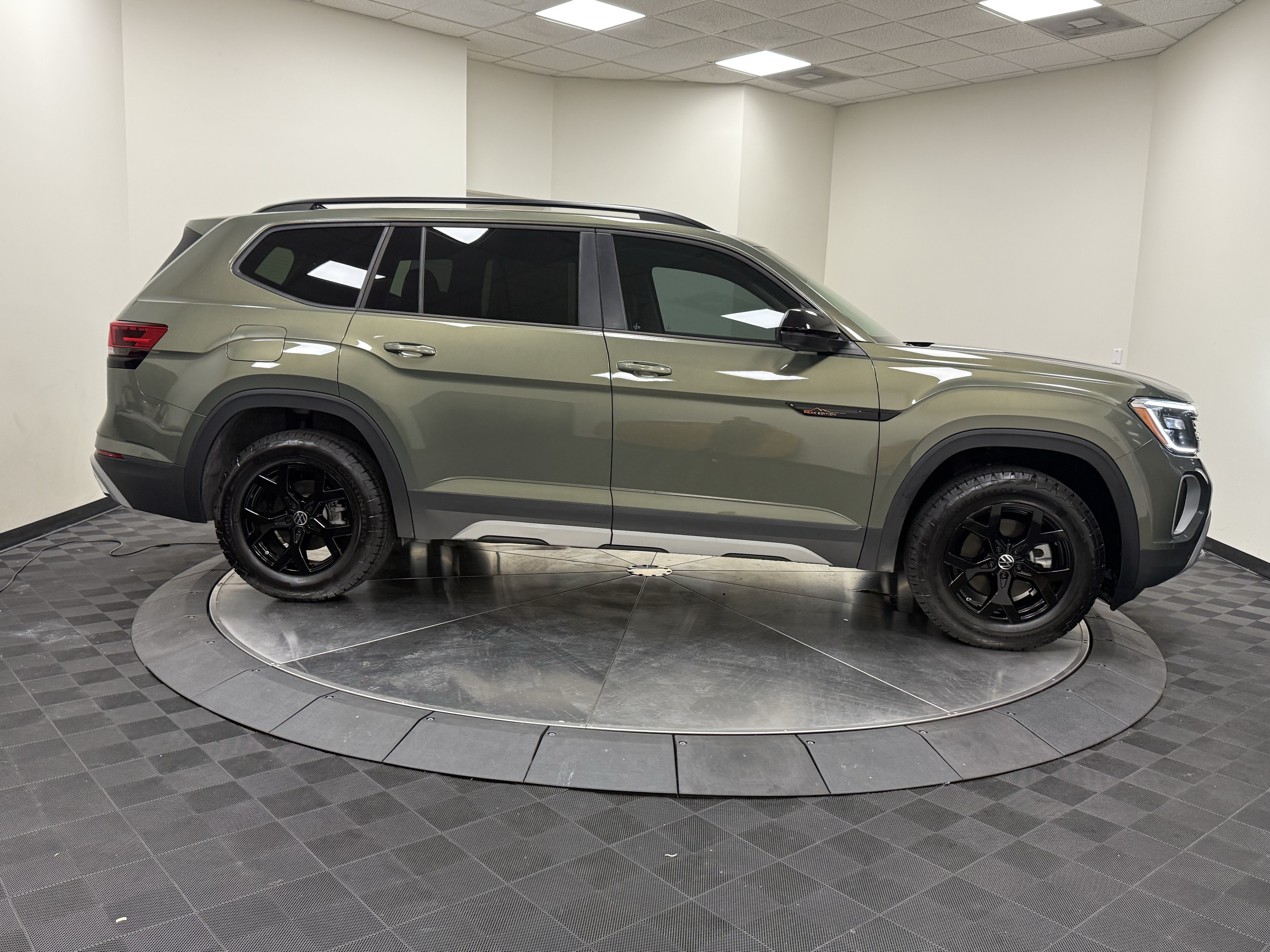 Used 2026 Volkswagen Atlas Peak Edition AWD/4WD image 8