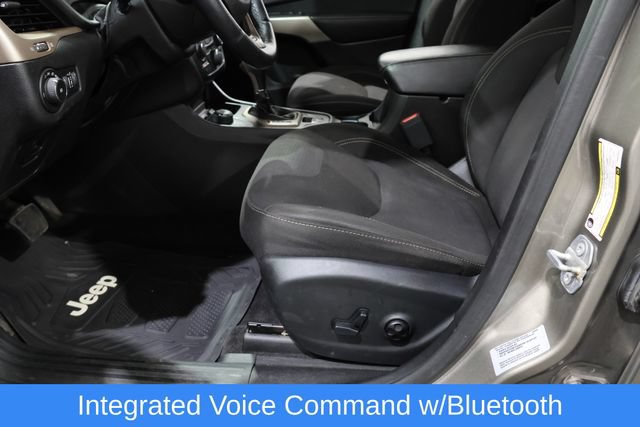 Used 2017 Jeep Cherokee Latitude w/ Safety/Convenience Group AWD/4WD image 10