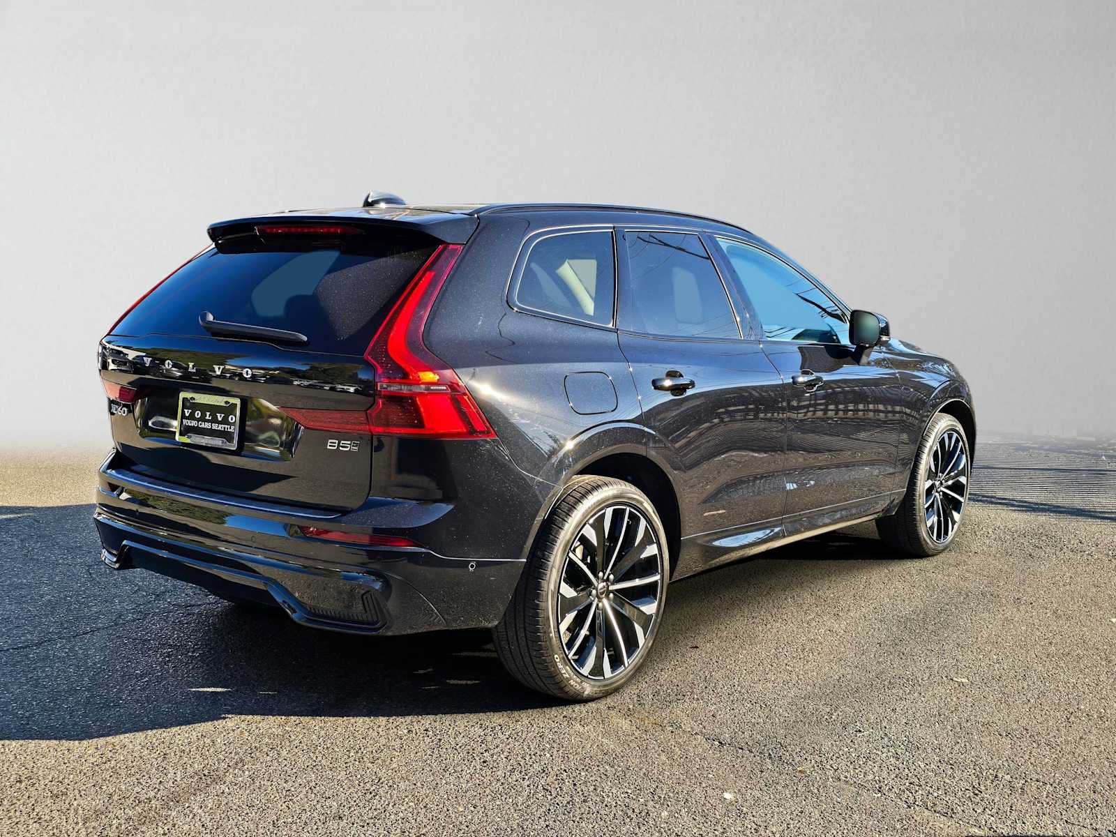 Used 2026 Volvo XC60 B5 Ultra w/ Protection Package Premier AWD/4WD image 3
