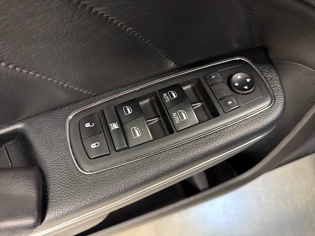 Used 2018 Dodge Charger SRT RWD image 28